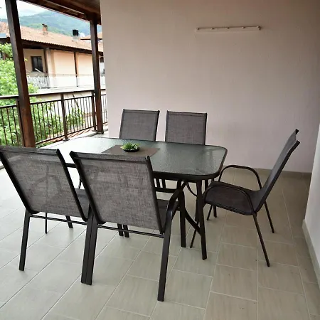 Apartment Vayia *