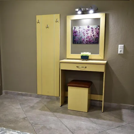 Vayia Apartament *